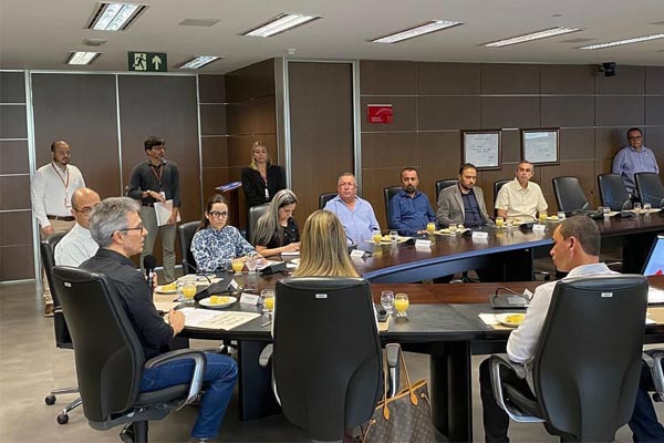 Governador Zema quer  parceria com empresários